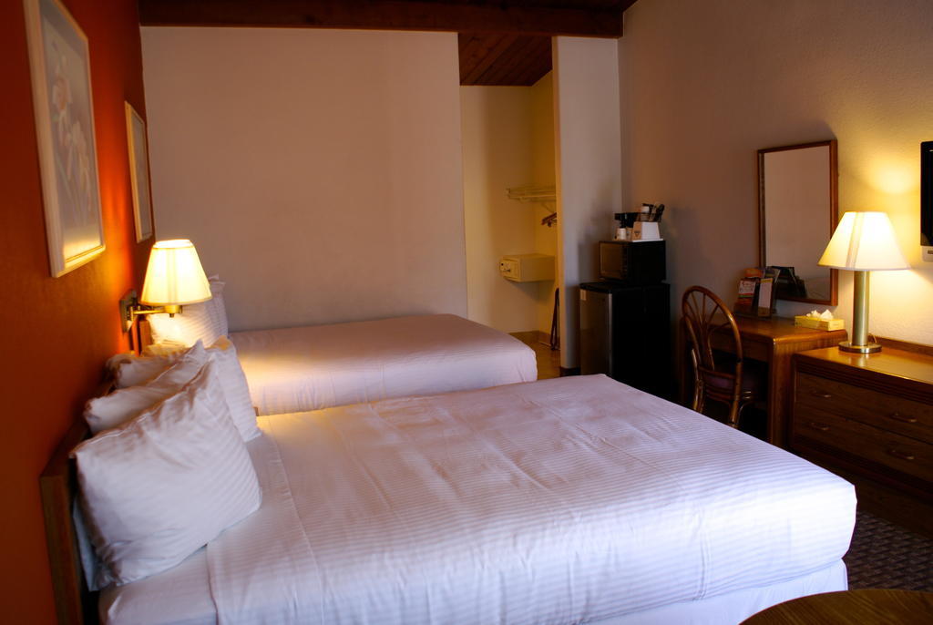 Days Inn Harbor View Сан-Диего Экстерьер фото