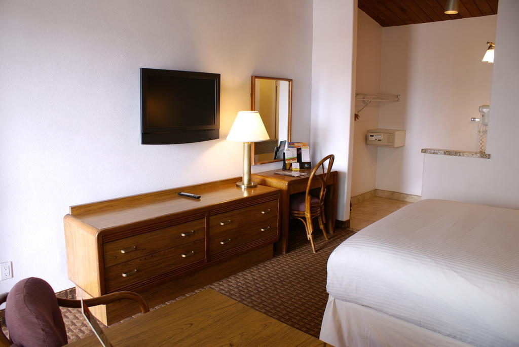 Days Inn Harbor View Сан-Диего Экстерьер фото