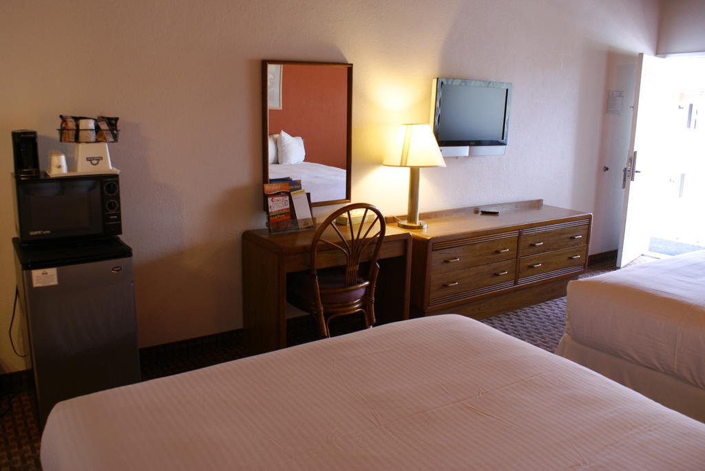 Days Inn Harbor View Сан-Диего Экстерьер фото