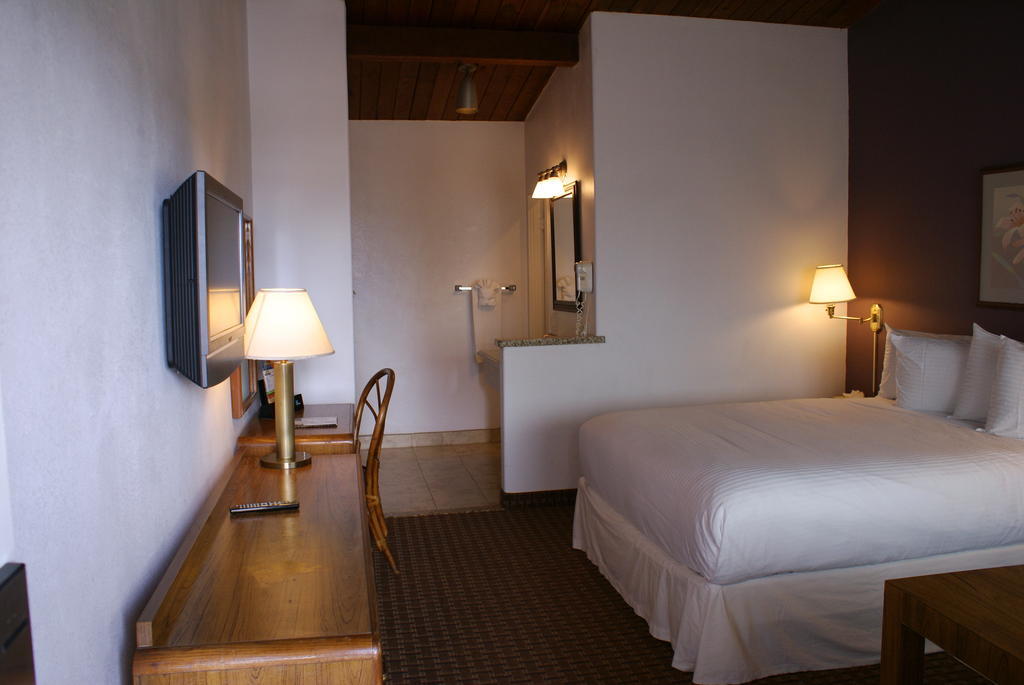 Days Inn Harbor View Сан-Диего Экстерьер фото
