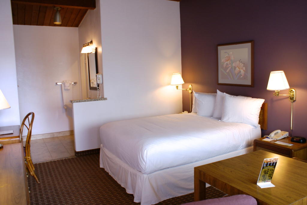 Days Inn Harbor View Сан-Диего Экстерьер фото