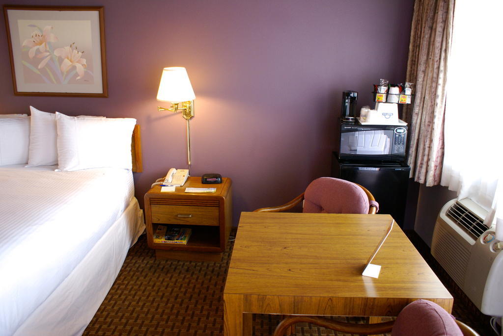 Days Inn Harbor View Сан-Диего Экстерьер фото