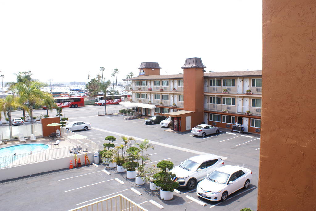 Days Inn Harbor View Сан-Диего Экстерьер фото