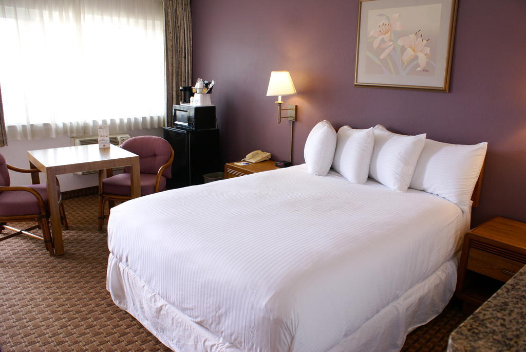 Days Inn Harbor View Сан-Диего Экстерьер фото